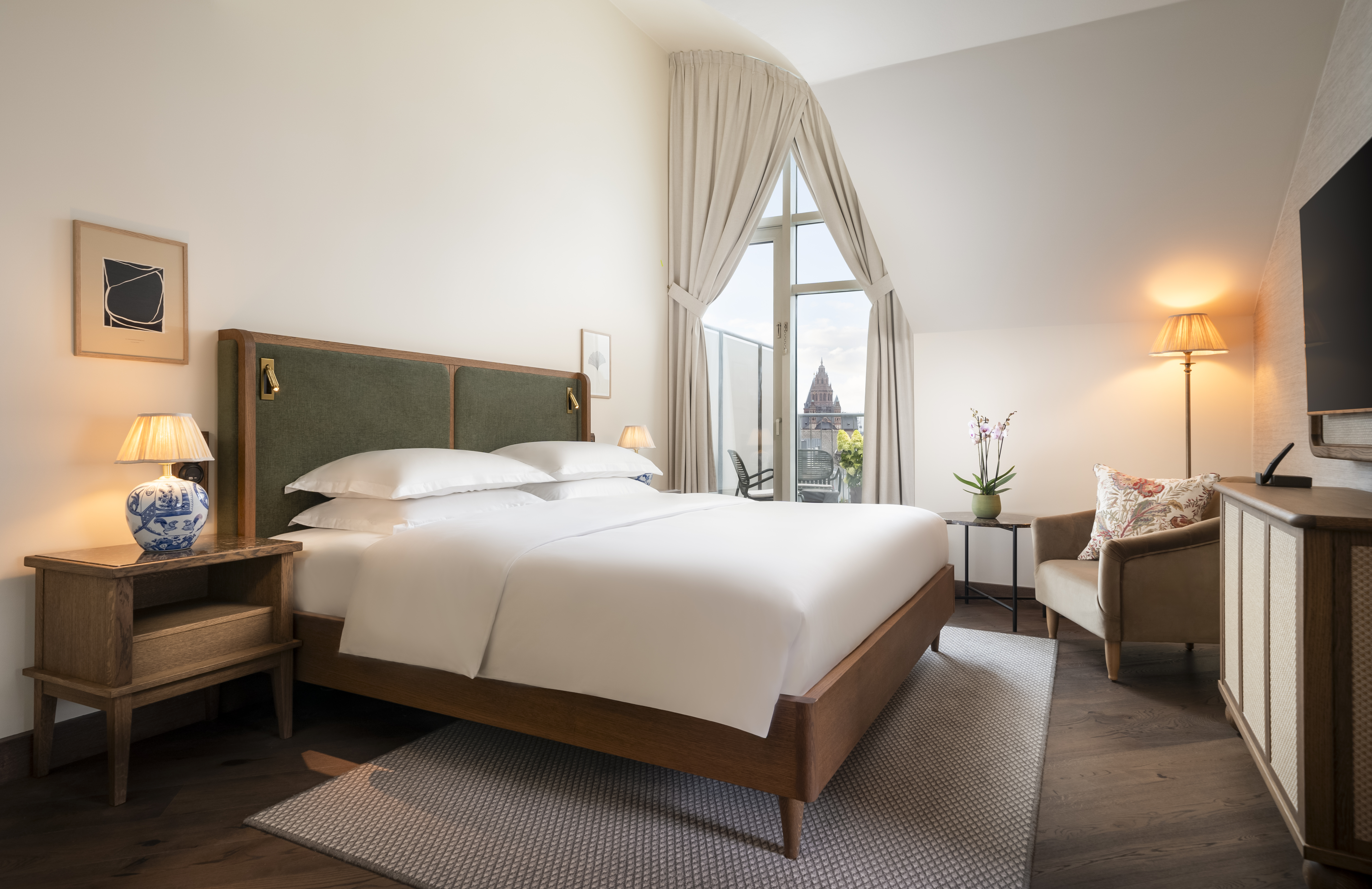 غرفة عائلية بسريرين منفصلين وسرير كينج، Brunfels Hotel, in the Unbound Collection by Hyatt 2/4