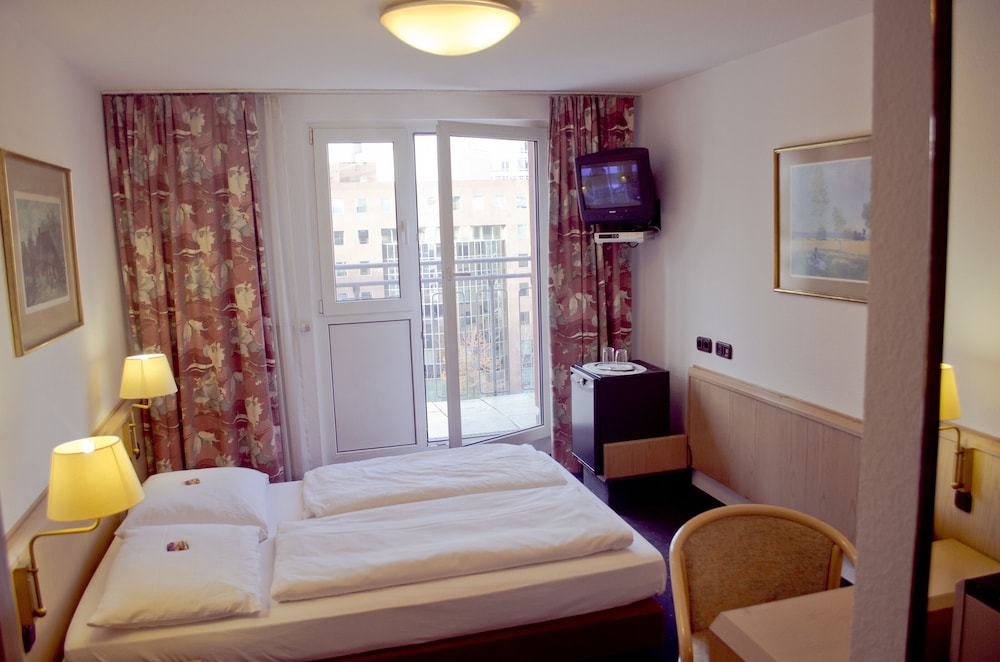 Adler Hotel Frankfurt 16/50