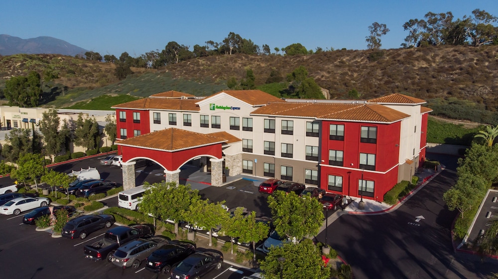 Holiday Inn Express And Suites Lake Forest 2/55