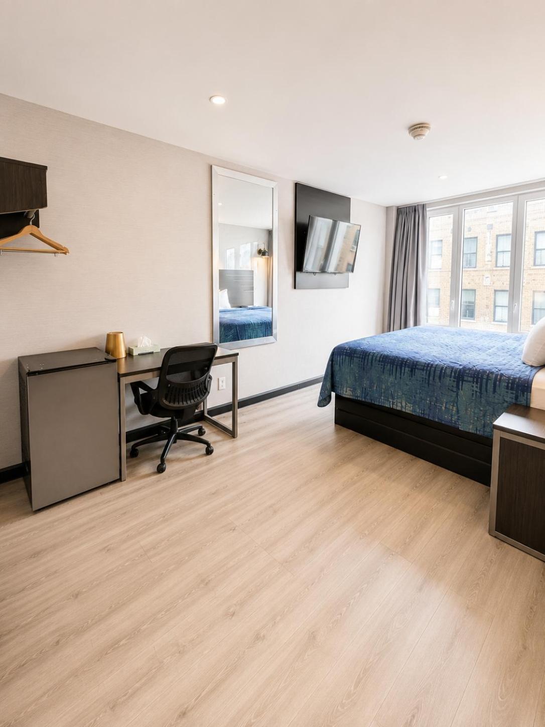 Tremont Hotel Bronx 36/50
