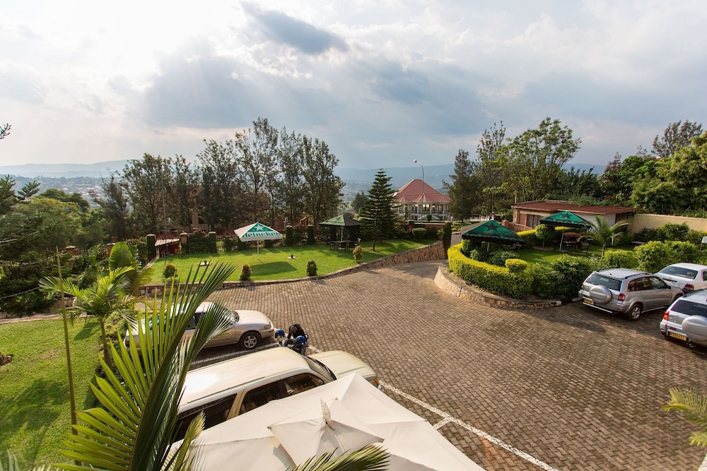 Quiet Haven Hotel 38/50