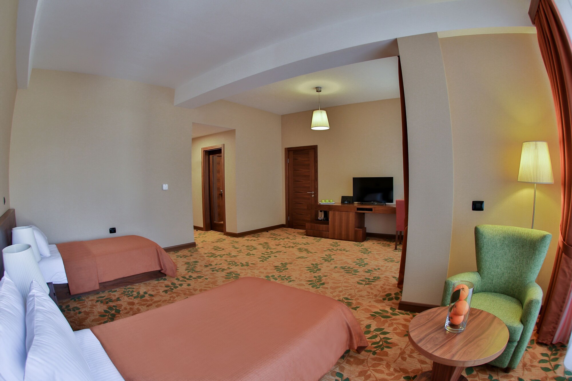 غرفة قياسية بسريرين منفصلين بإطلالة على الجبل، El Resort Hotel 2/3