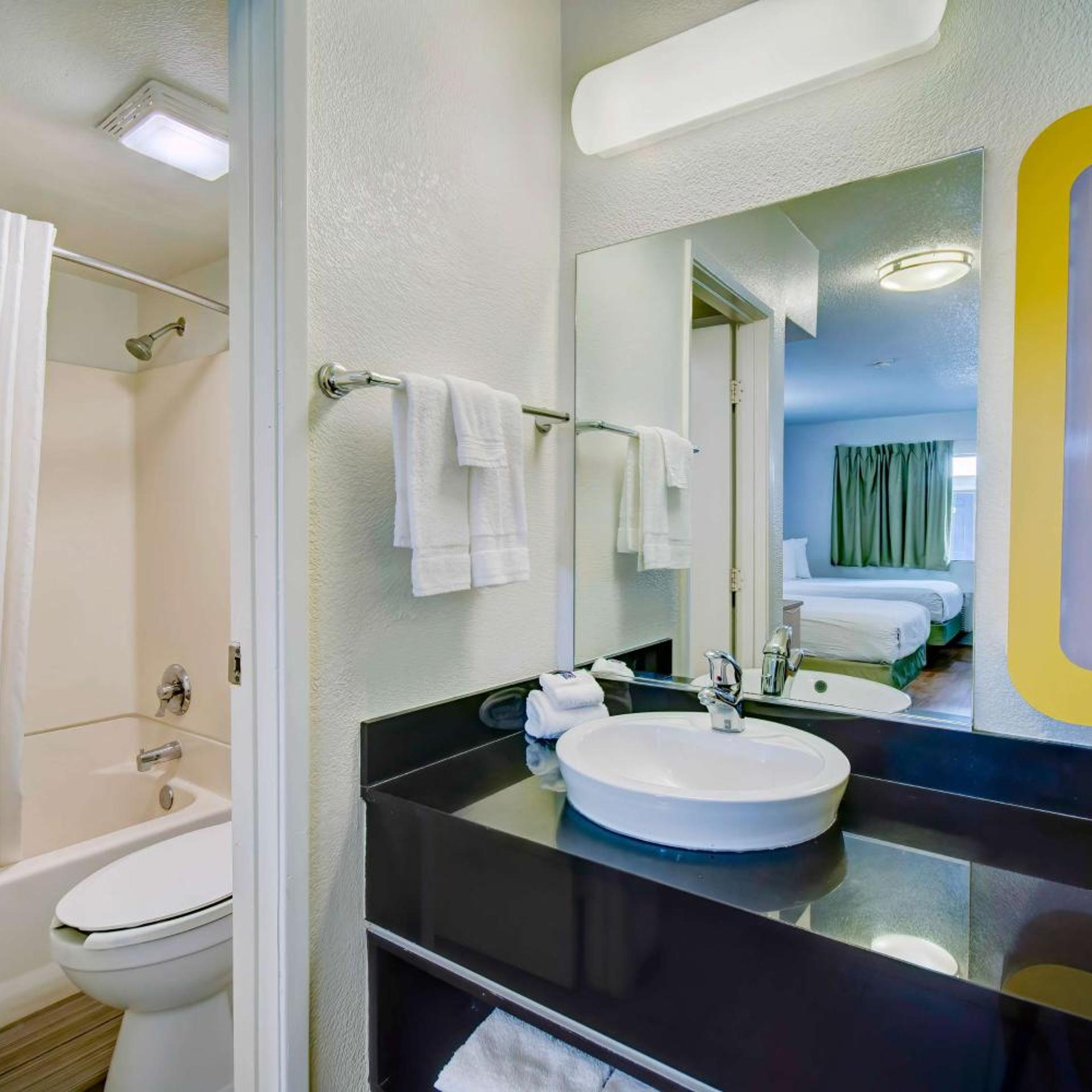 Room, Queen Bed, Kitchen, Smoking, Studio6 Tucson, AZ - Irvington Road 4/5