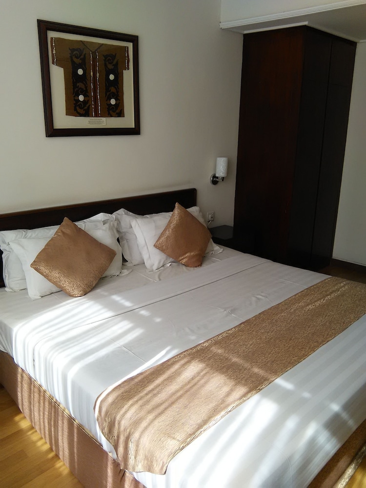 Telang Usan Hotel 12/44
