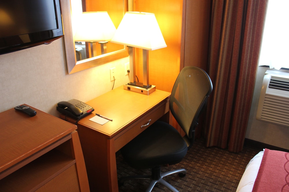 Comfort Inn Bellerose 39/46