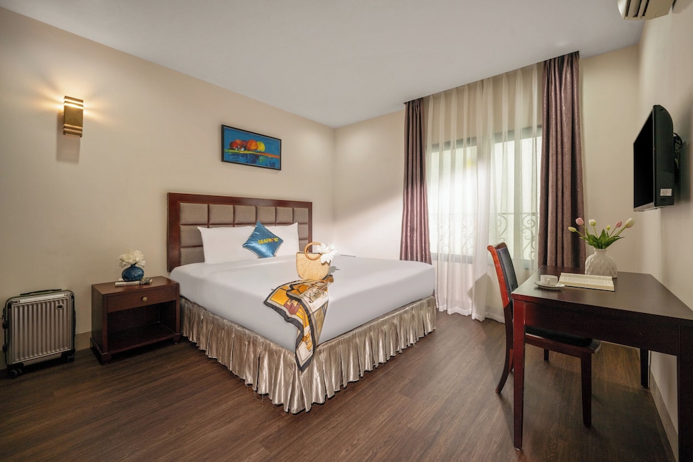 Sea Front Hotel 33/70