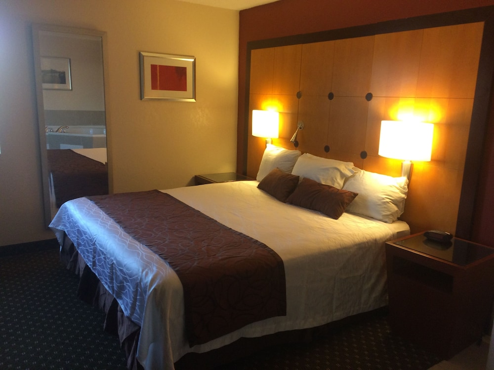 Travelodge by Wyndham Brooklyn Center 20/48