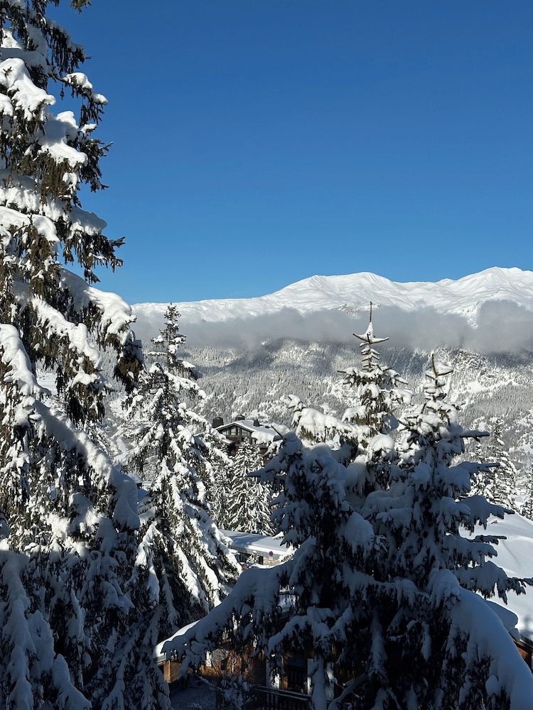 Snow Lodge Boutique Hotel 67/70