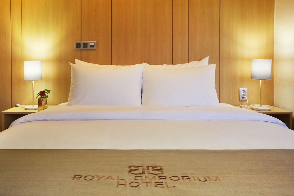 Royal Emporium Hotel 17/72