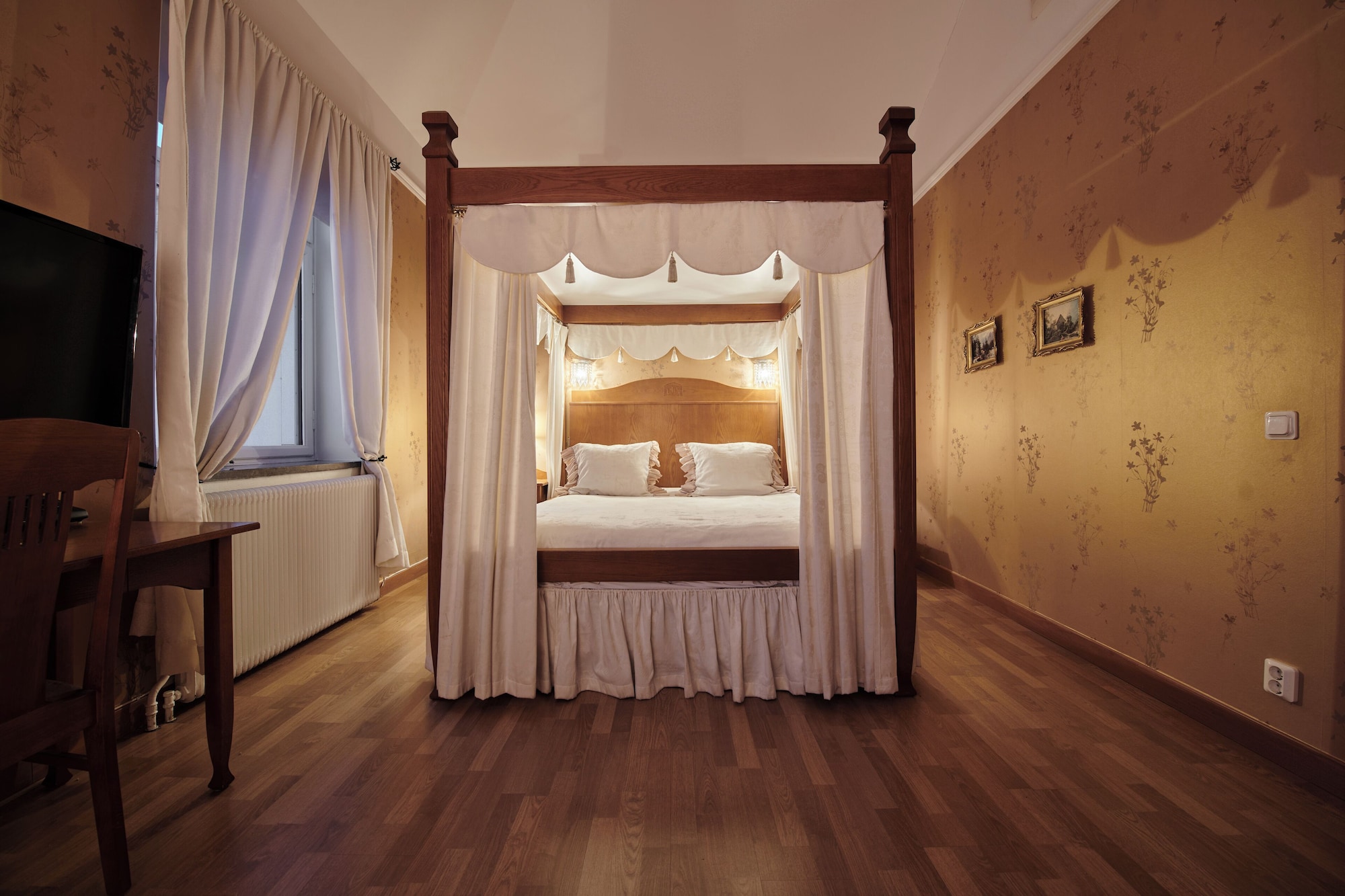 Superior, Queen Bed