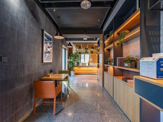 True Go Smart Selection Hotel (Beijing South Railway Station) 7/23