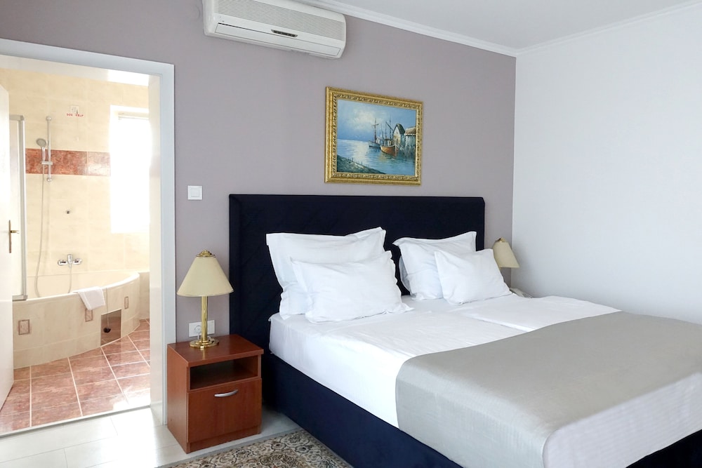 Vila Tina Hotel 8/23