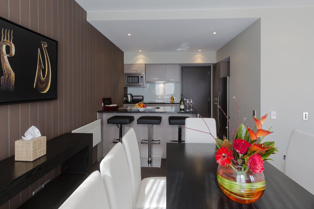 QUEENSTOWN VILLAGE APARTMENTS 10/54