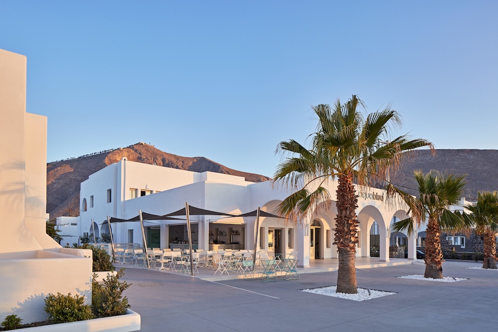 Aqua Blue Hotel in SANTORINI