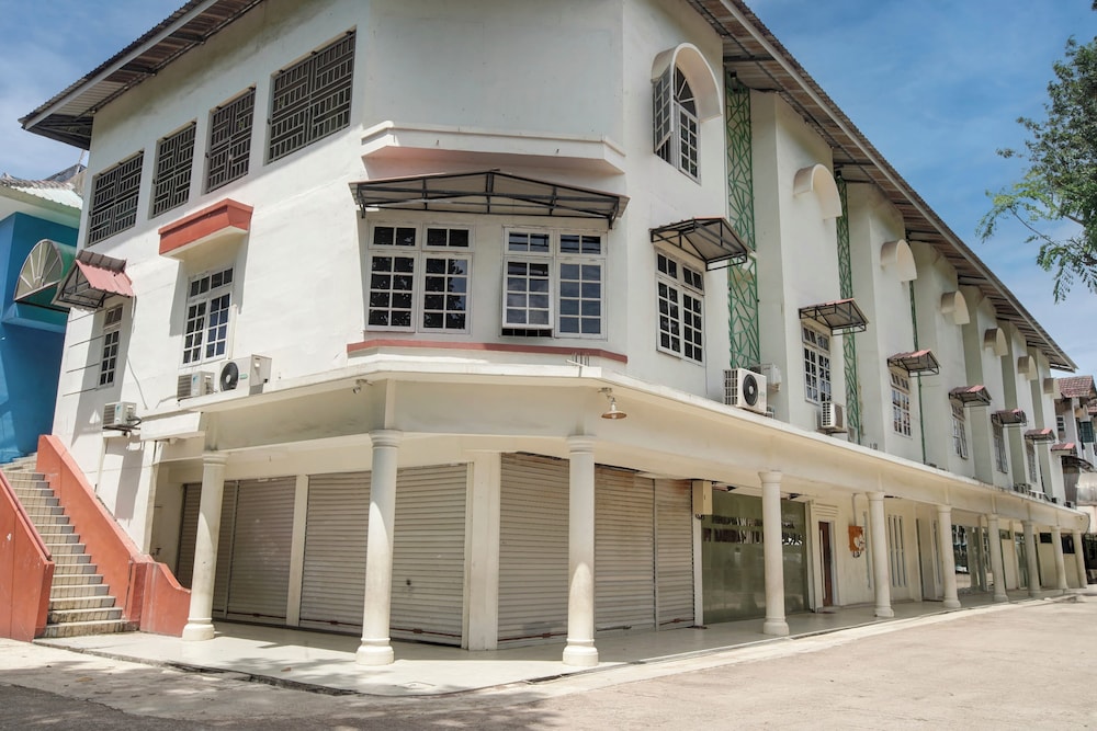 Collection O near Harbour Bay Mall formerly Kansa Hotel 36/37