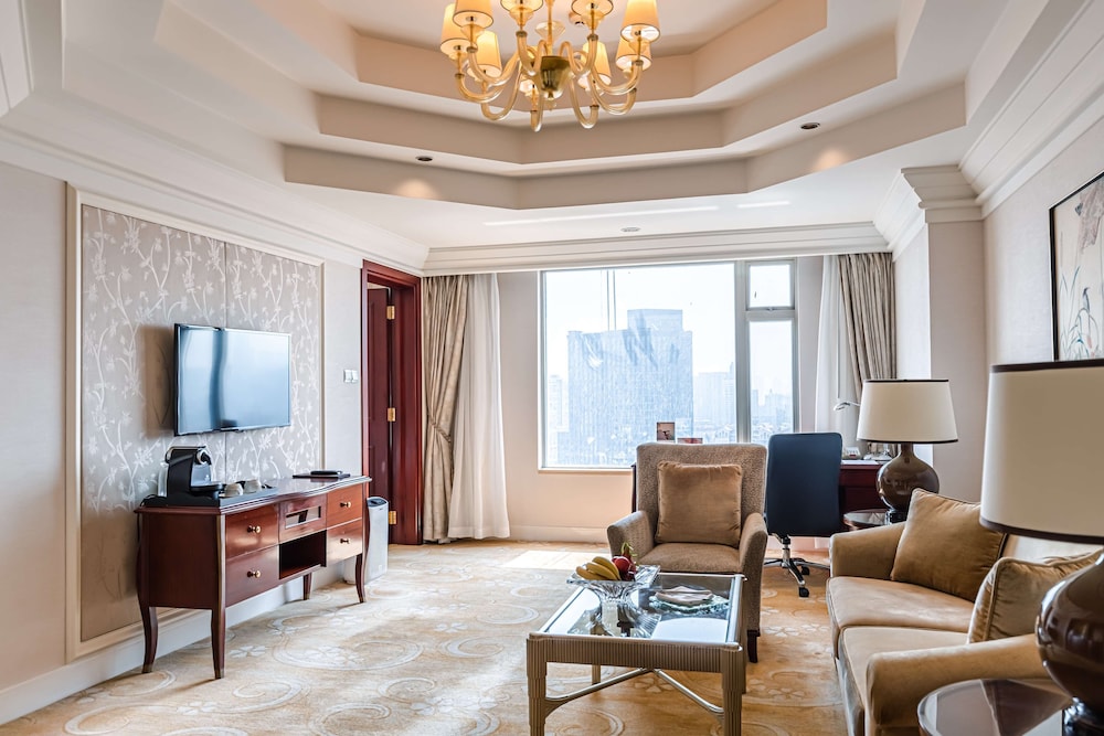 Shangri-La Wuhan 36/70