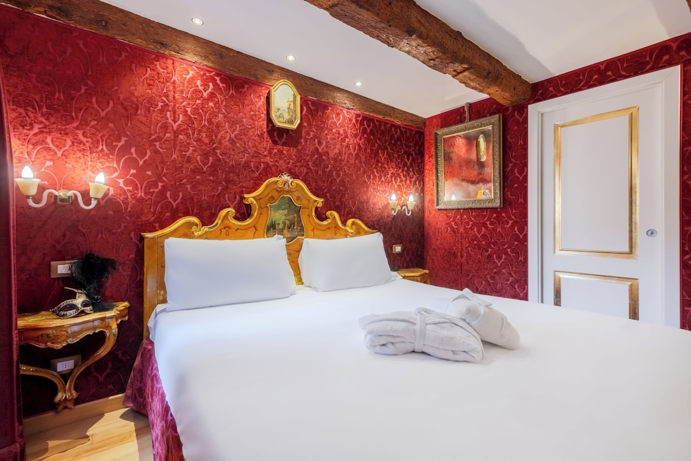Classic, King Bed, Ca Dell Arte Hotel 2/10