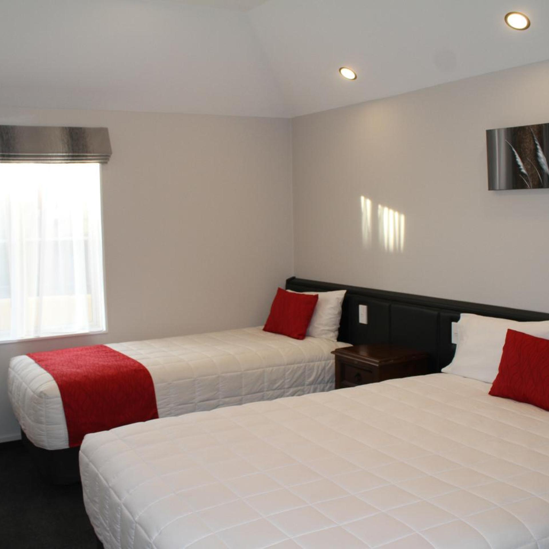 Birchwood Manor Motel 8/50