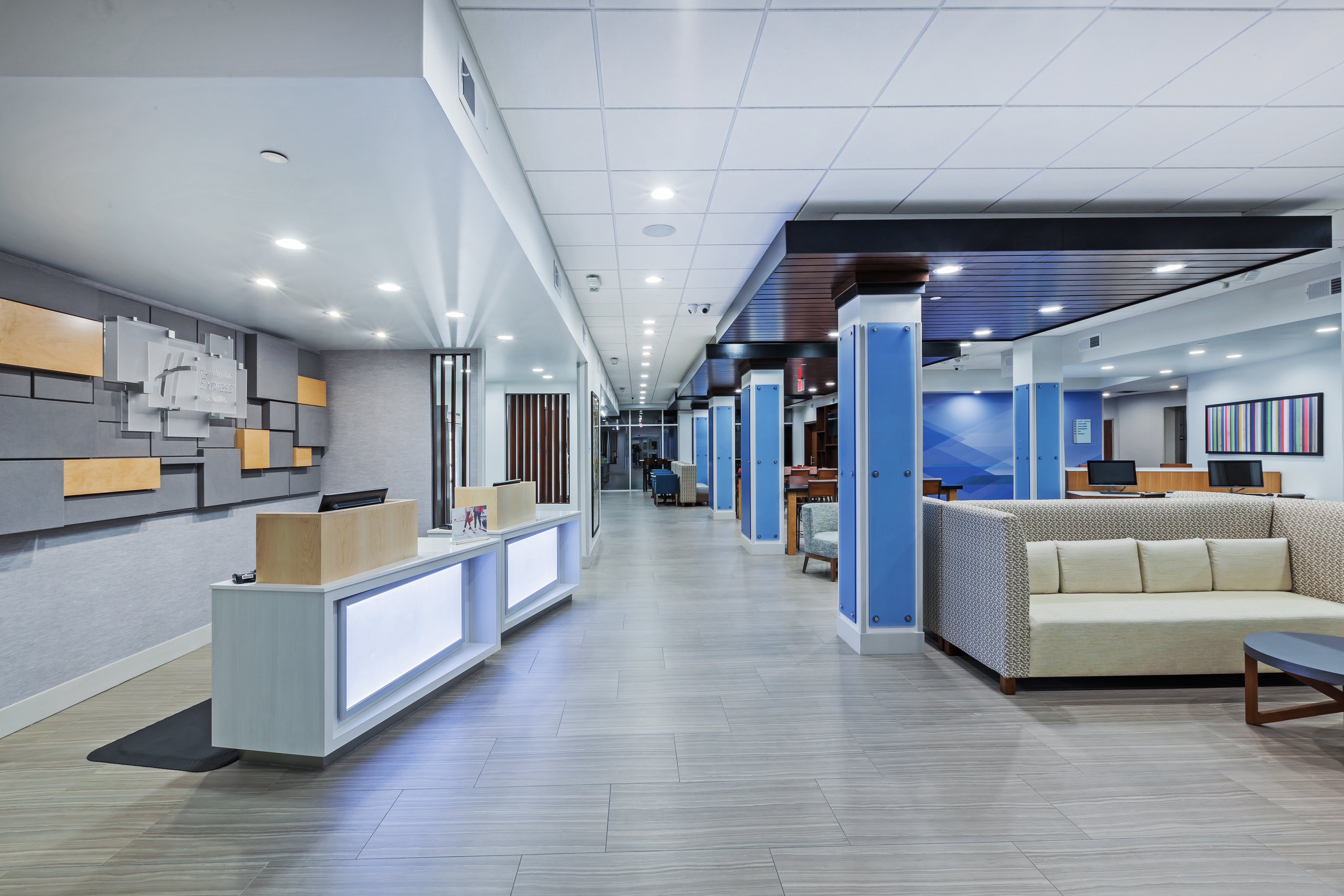 HOLIDAY INN EXPRESS & SUITES COFFEYVILLE 8/48