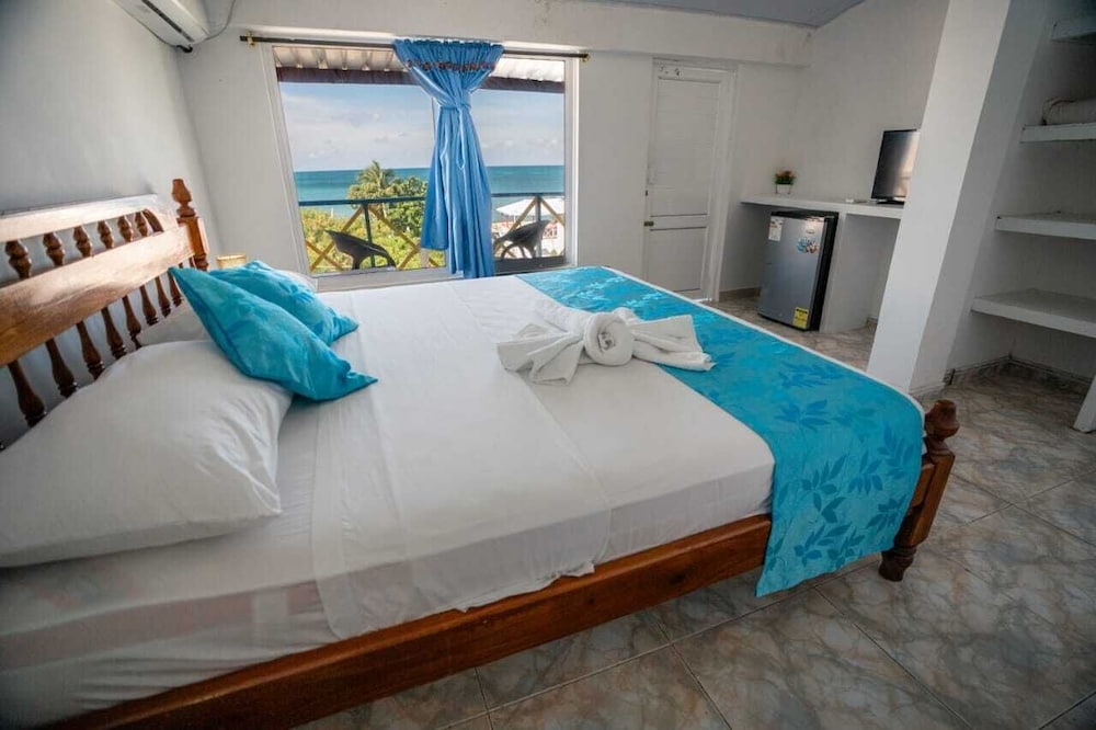 Hotel El Pirata Morgan Providencia 5/23