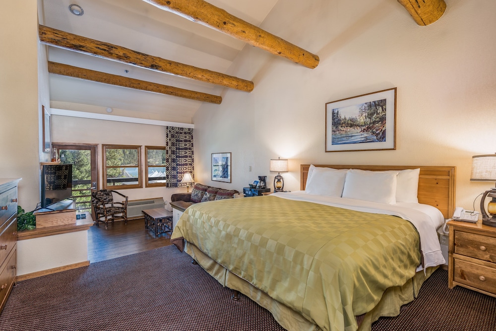 The Pines Resort 12/47
