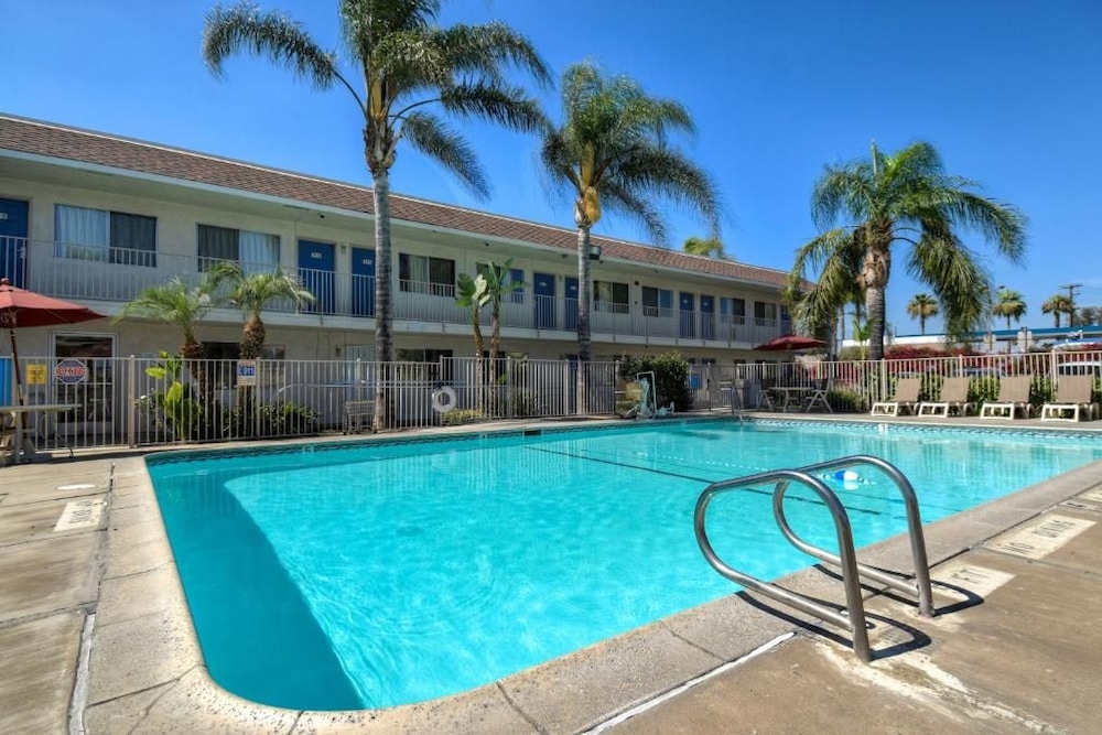 Motel6 Jurupa Valley, CA - Riverside West 33/44
