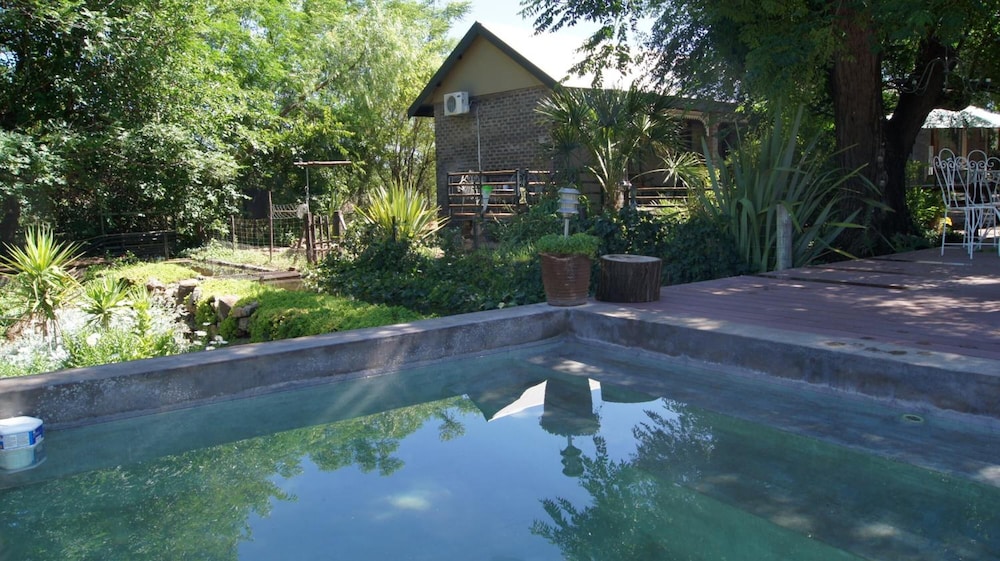 Cunningham Cottage Guest House 3/45