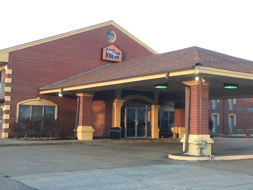 Fairview Inn Suites 3/40