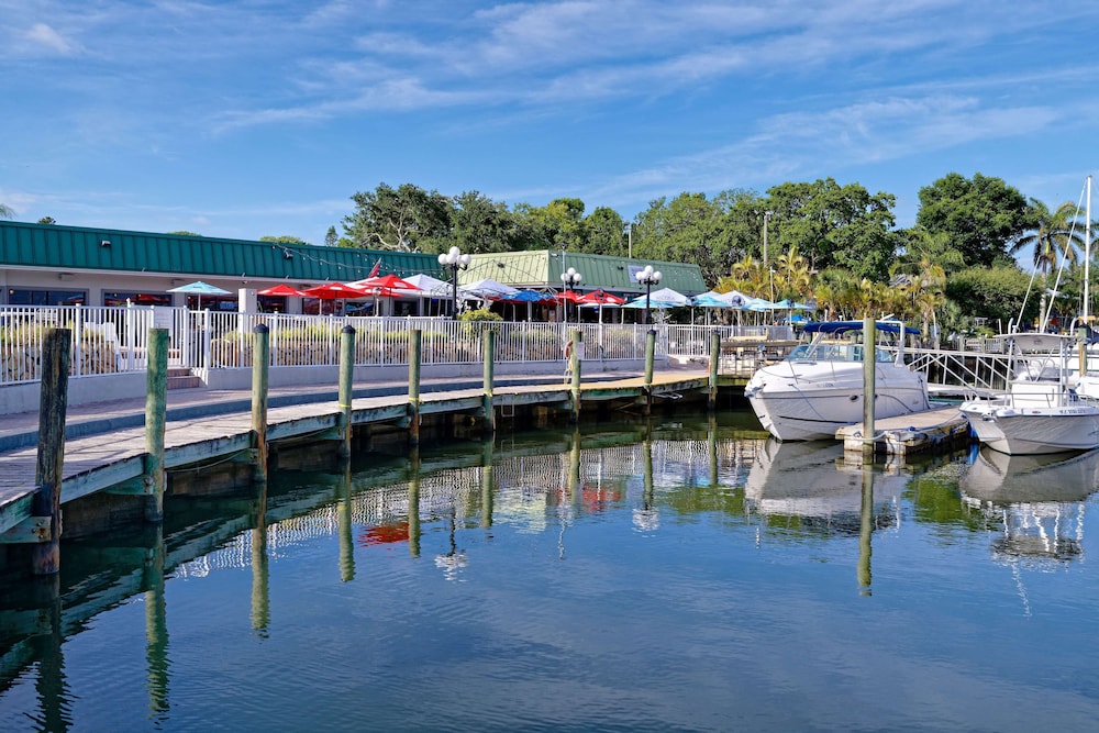 Ramada by Wyndham Sarasota Waterfront 3/71