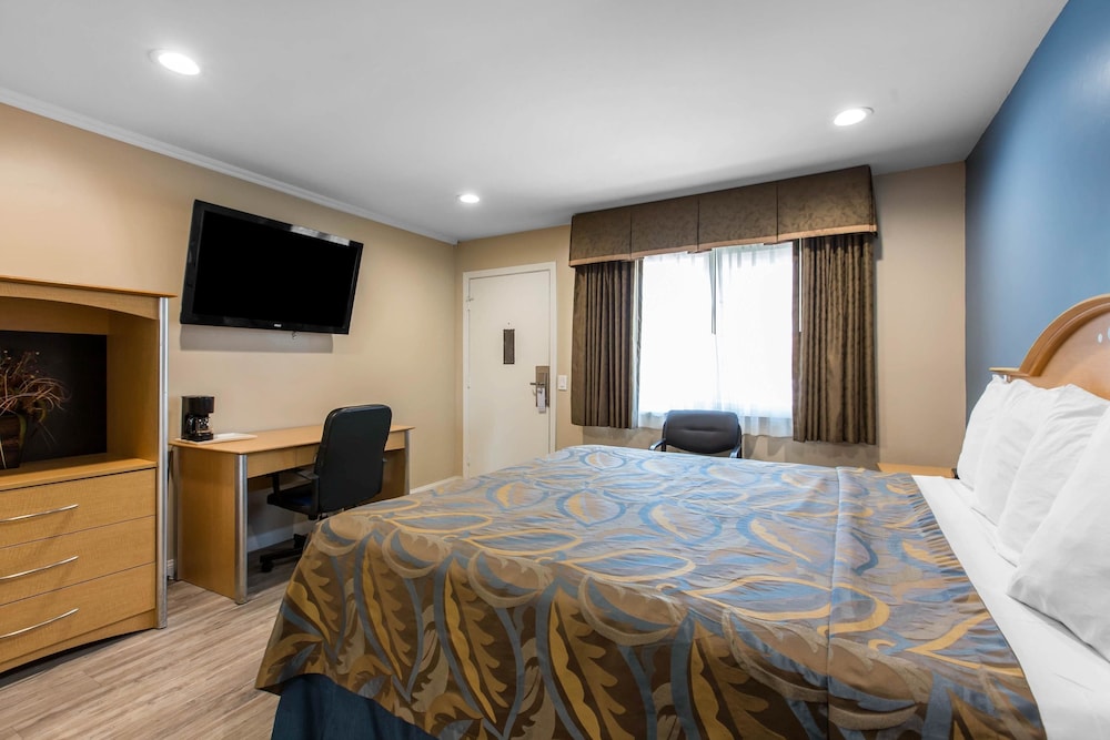 Rodeway Inn Escondido Downtown 21/34