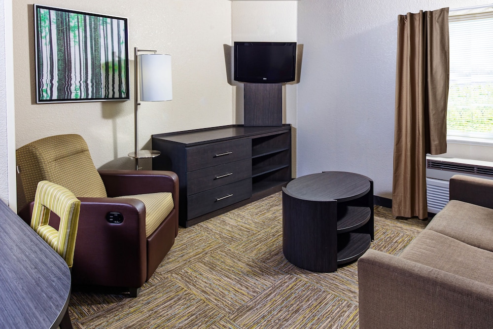 Candlewood Suites Appleton 16/38