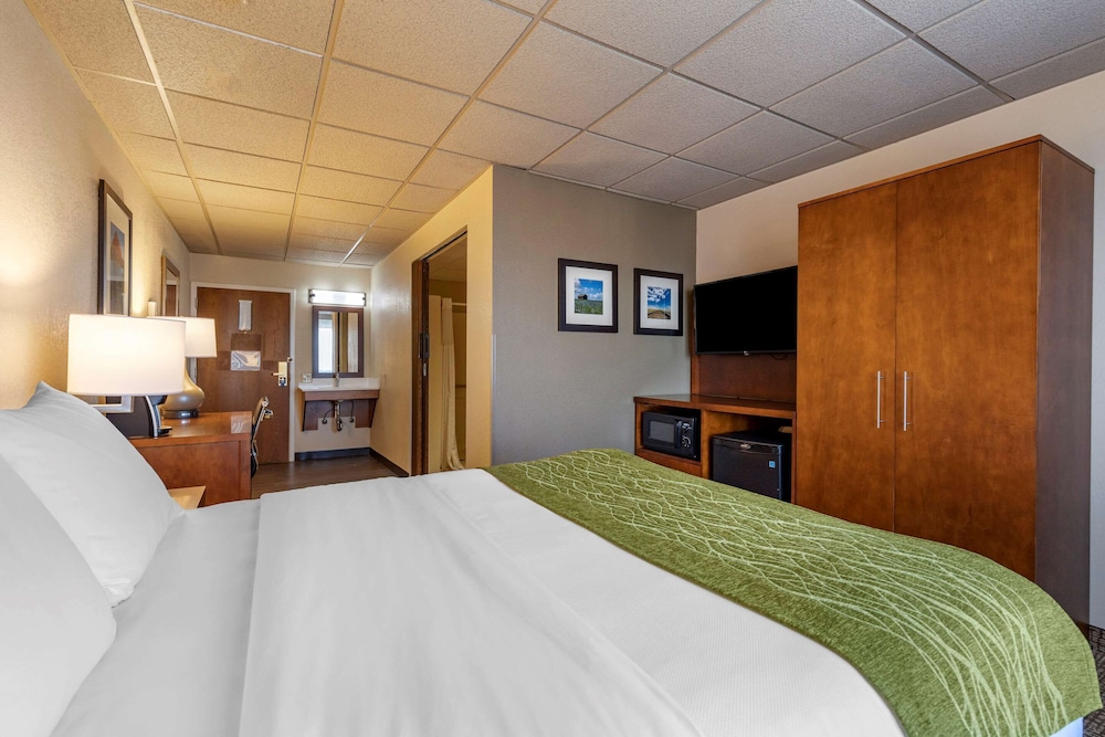 Comfort Inn and Suites Gateway to Glacier National Park 12/39
