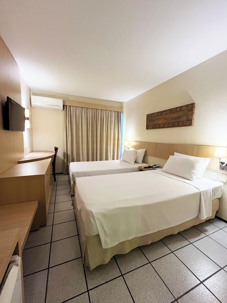 LUXURY, TWIN BEDS, PARTIAL SEA VIEW