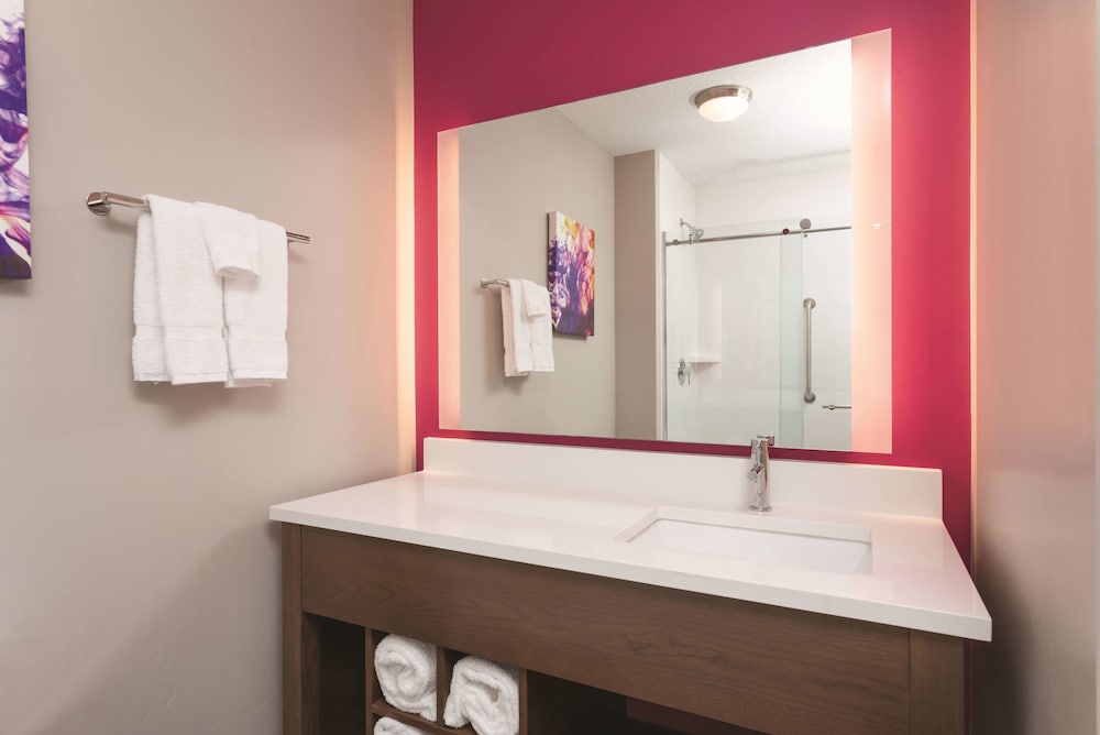 La Quinta Inn and Suites by Wyndham South Jordan 19/42