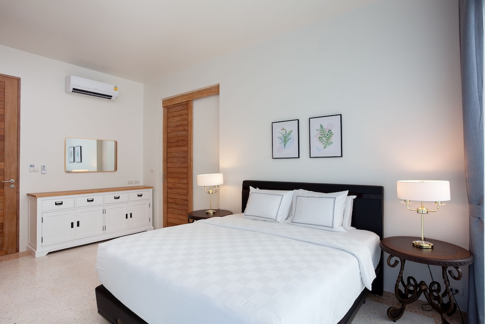 3 Bedrooms, Pool, Suite, 3 King Beds, Sea Front