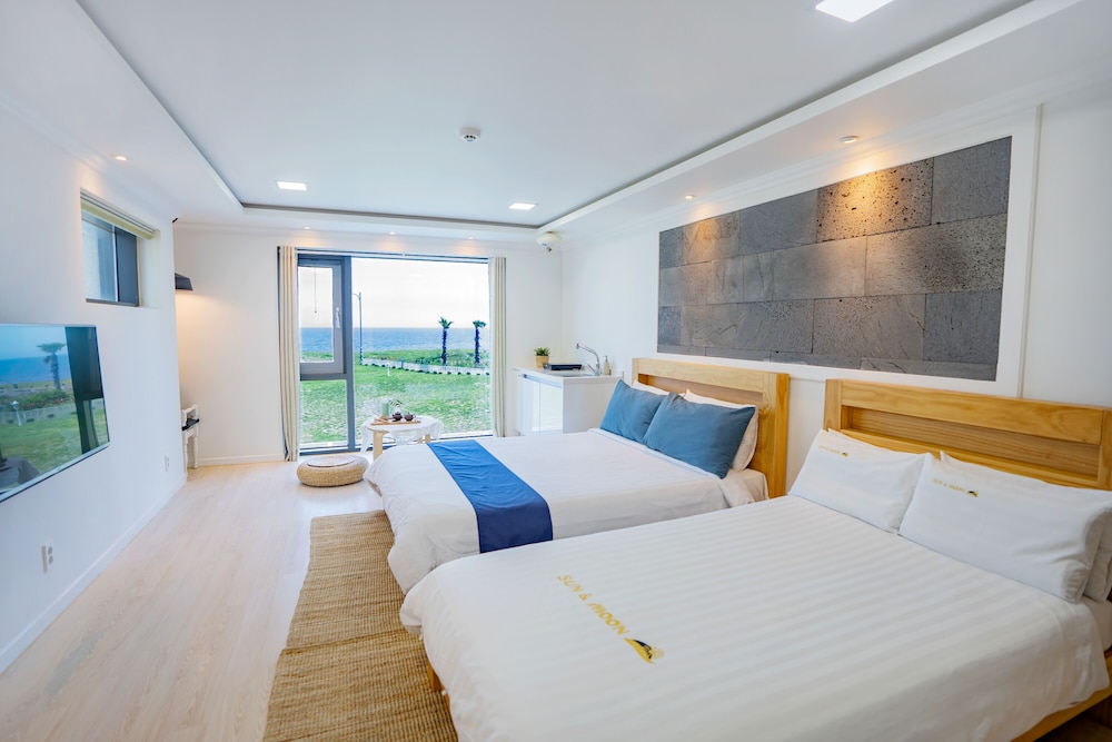 Sun And Moon Resort 5/100