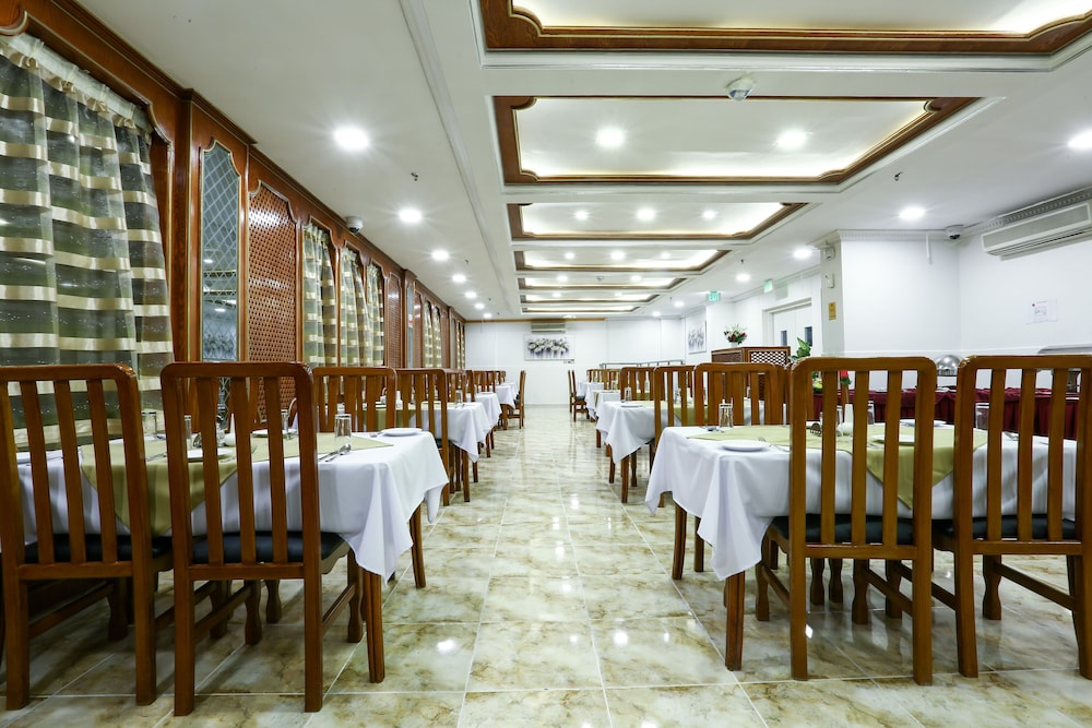 La Villa Suites Hotel 42/48
