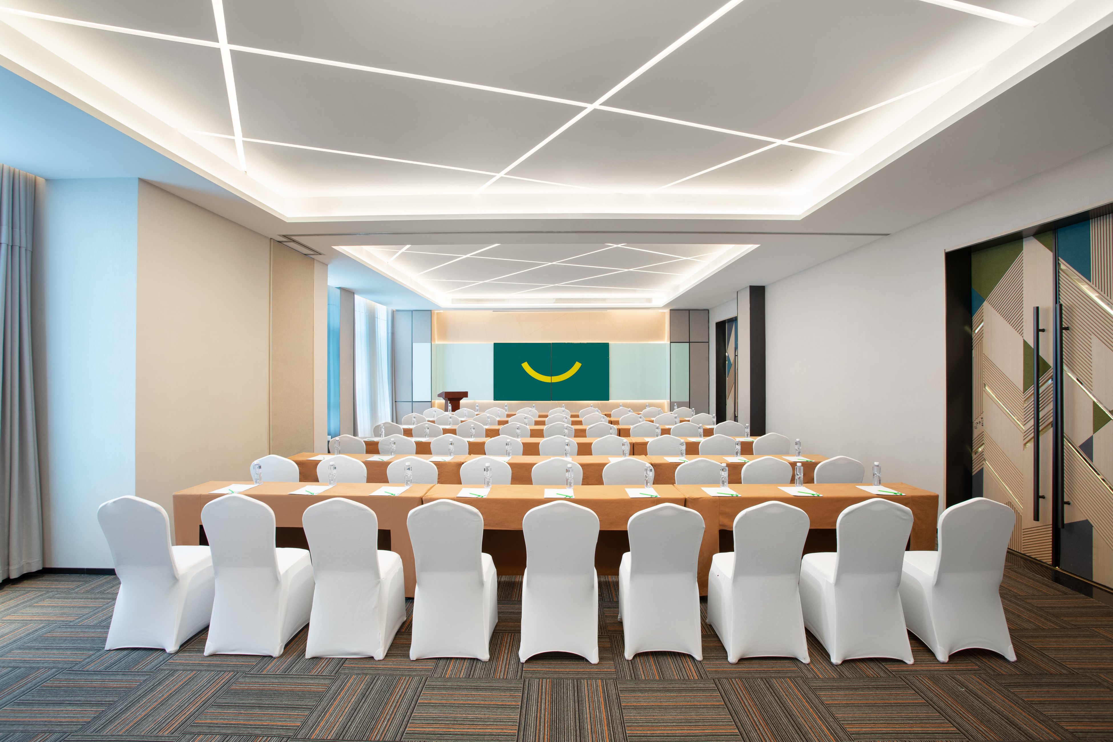 Holiday Inn Shanghai Dishui Lake 34/50