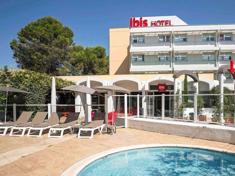 IBIS NIMES OUEST 7/67