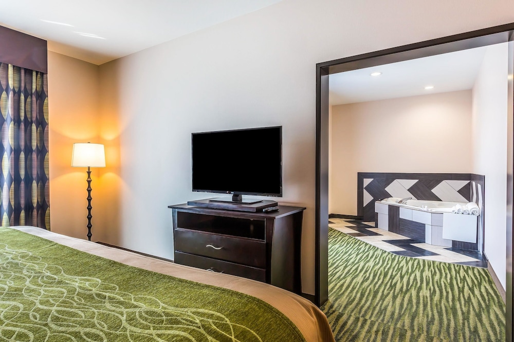 Comfort Inn & Suites Moore - Oklahoma City 12/48