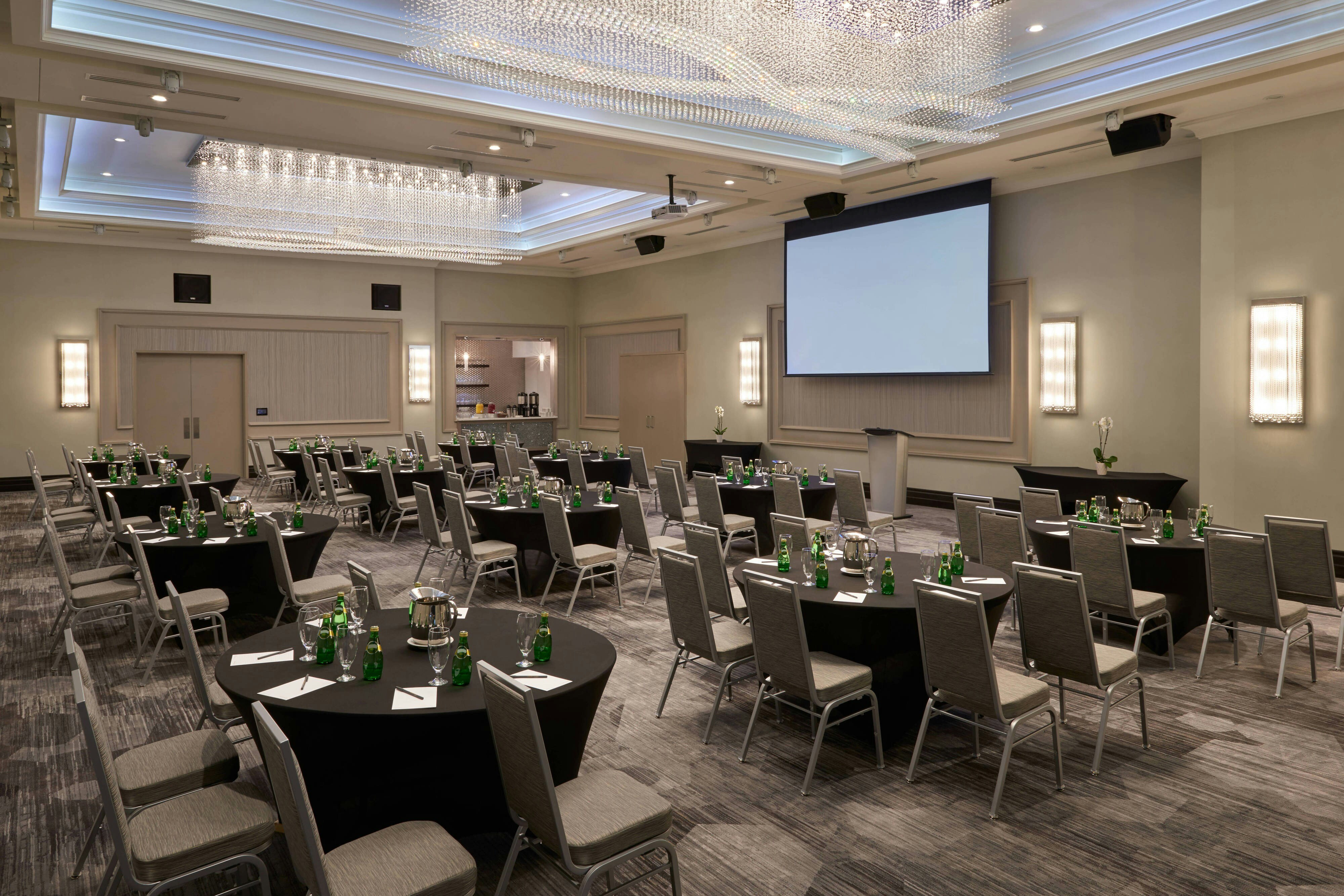 TownePlace Suites by Marriott Oshawa 12/25