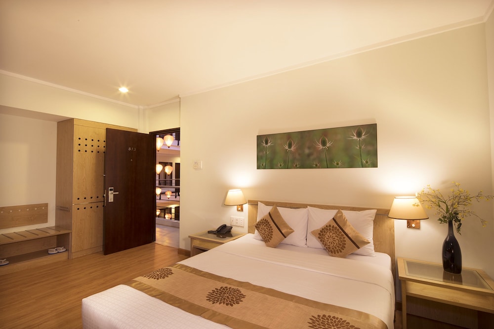 DELUXE, DOUBLE BED