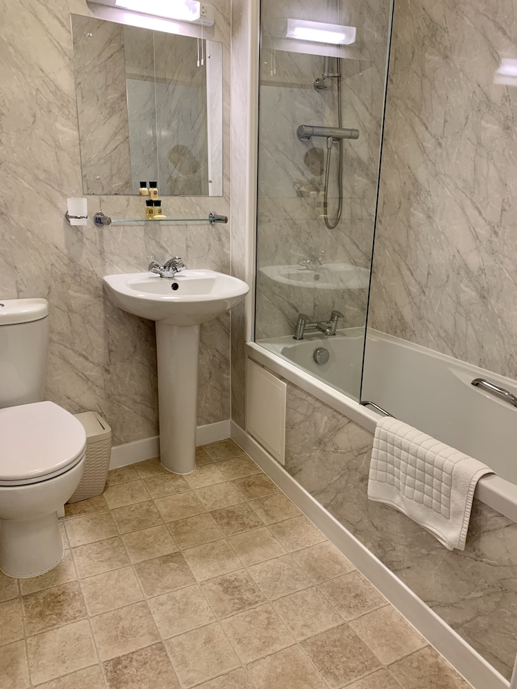 Sarum Hotel 68/69
