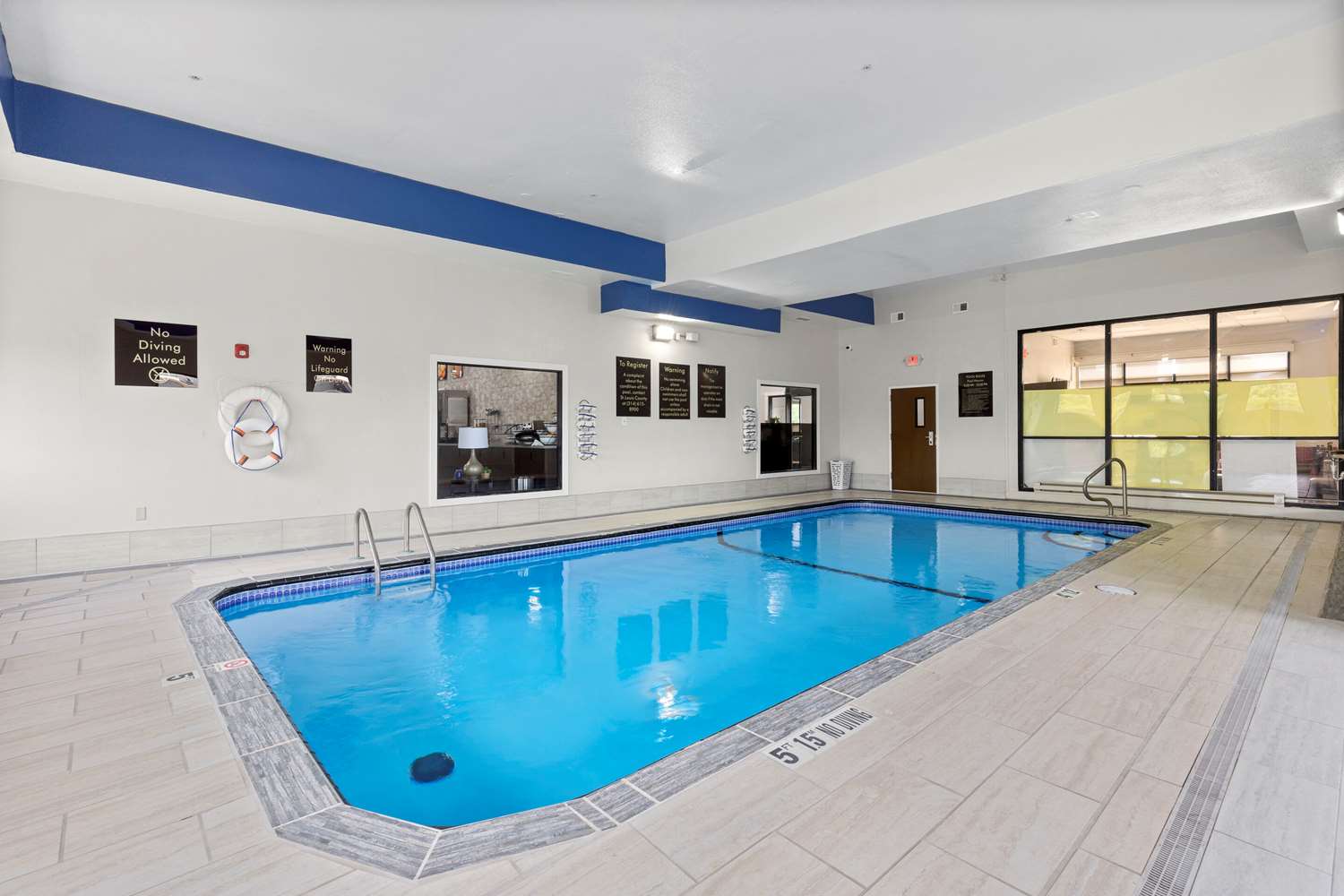 Comfort Inn & Suites Hazelwood - St. Louis 18/21