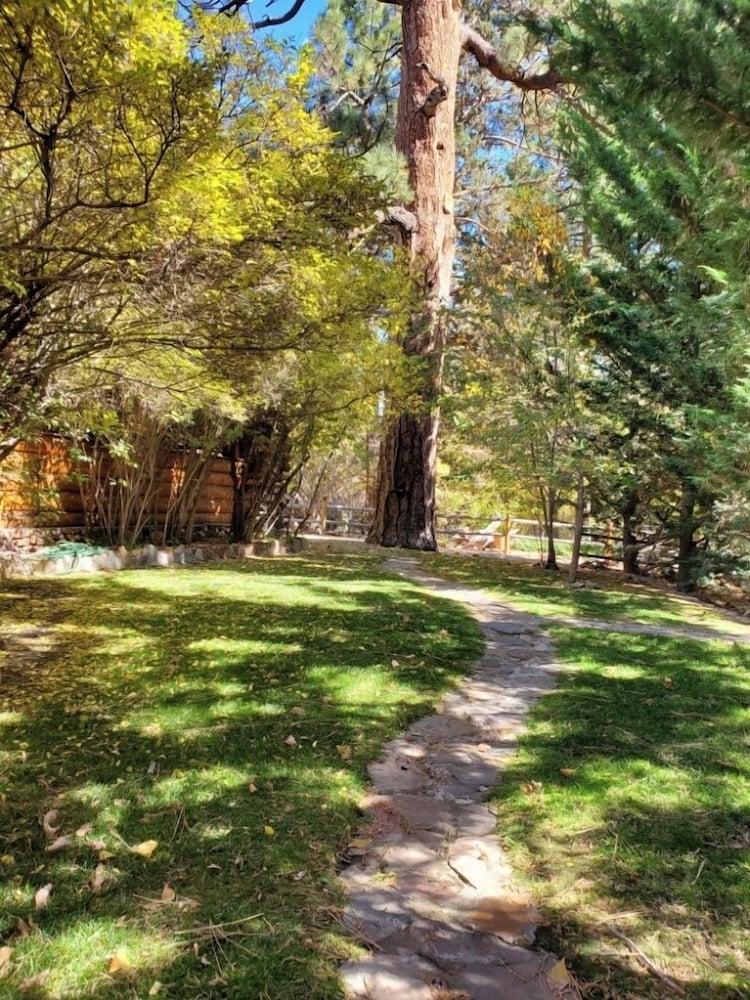 Gold Mountain Manor 42/48