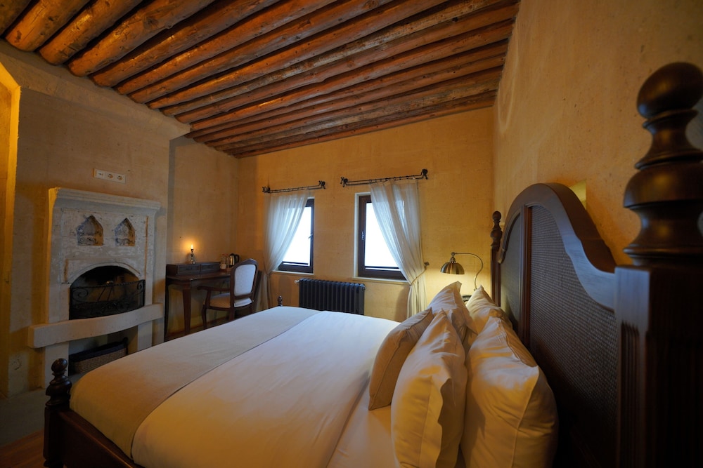 DELUXE, QUEEN BED