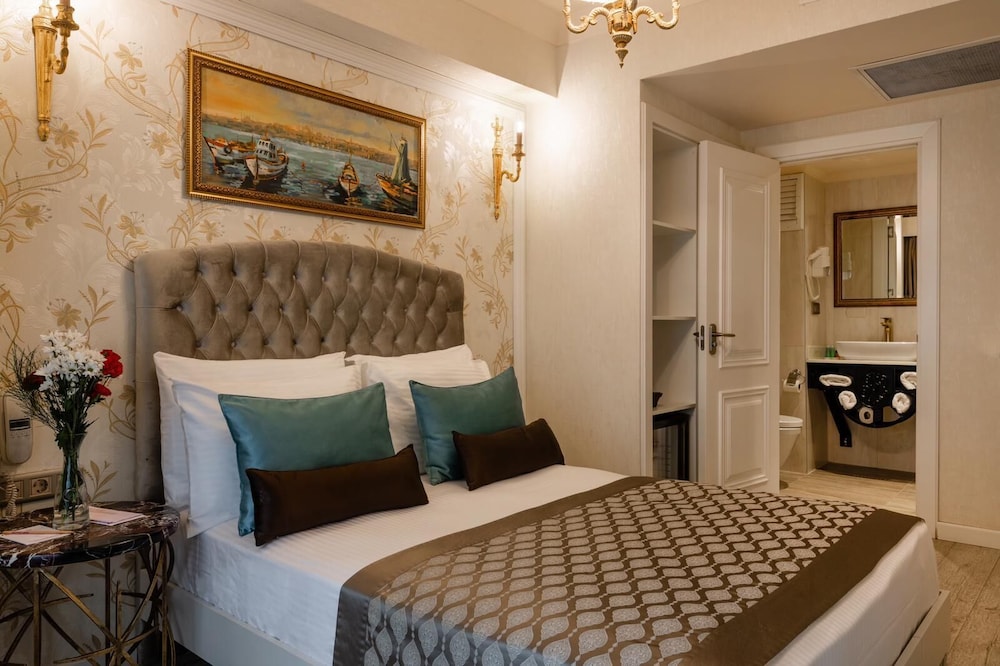 Hotel The Pera Hill 64/72