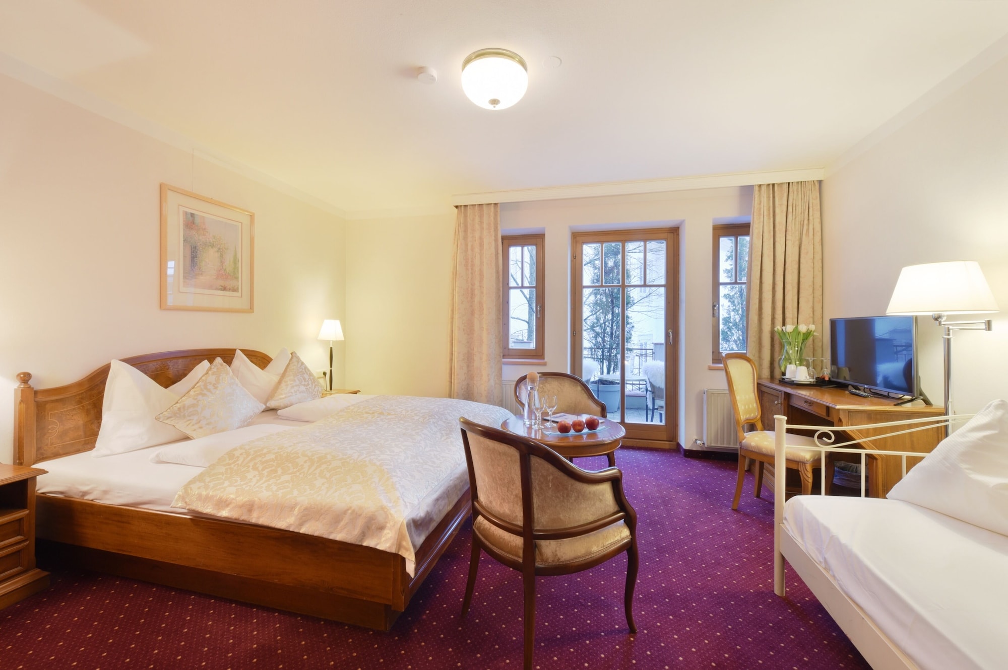 DELUXE, QUEEN BED, CITY VIEW