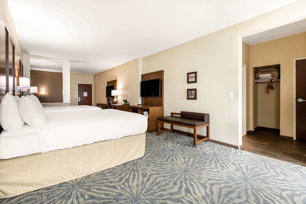 Comfort Suites South Austin 7/25