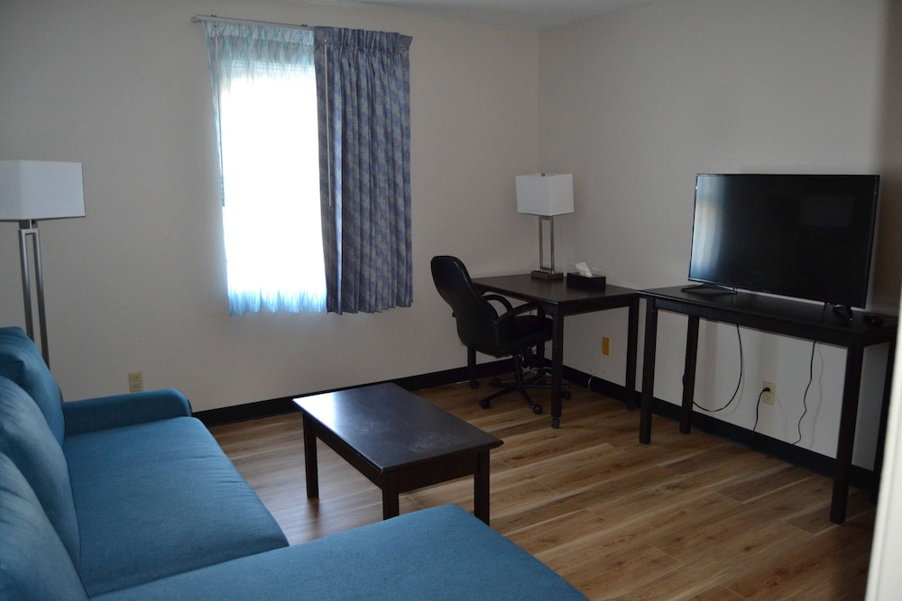 Days Inn & Suites by Wyndham Sikeston 33/51